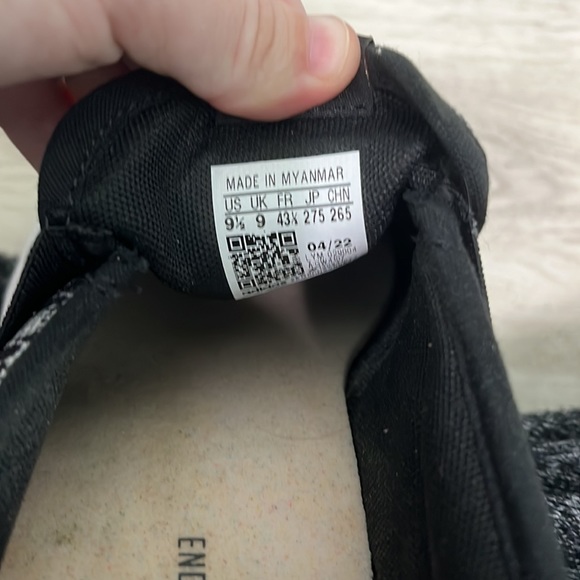 Men’s Adidas Slip On Shoes - Picture 9 of 9